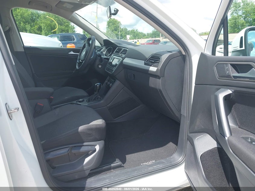 2020 Volkswagen Tiguan VIN 3VV0B7AX8LM046158 IAAI salvage auction — HAIL, Salvage Title, sold $6,500 on 2026-08-24 (photo 5)