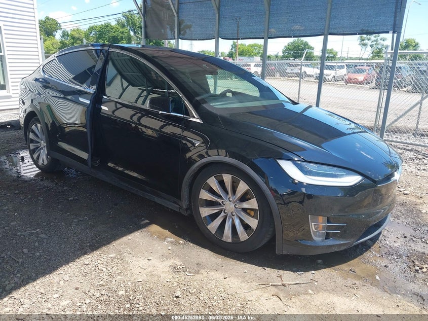 2020 Tesla Model x VIN 5YJXCBE2XLF263811 — IAAI salvage auction photo