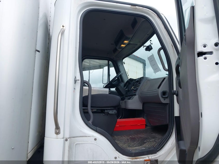 2019 Freightliner M2 106 VIN 1FVACXFC2KHKK4546 IAAI salvage auction — SIDE, Clear (Indiana), sold $12,800 on 2026-07-15 (photo 6)