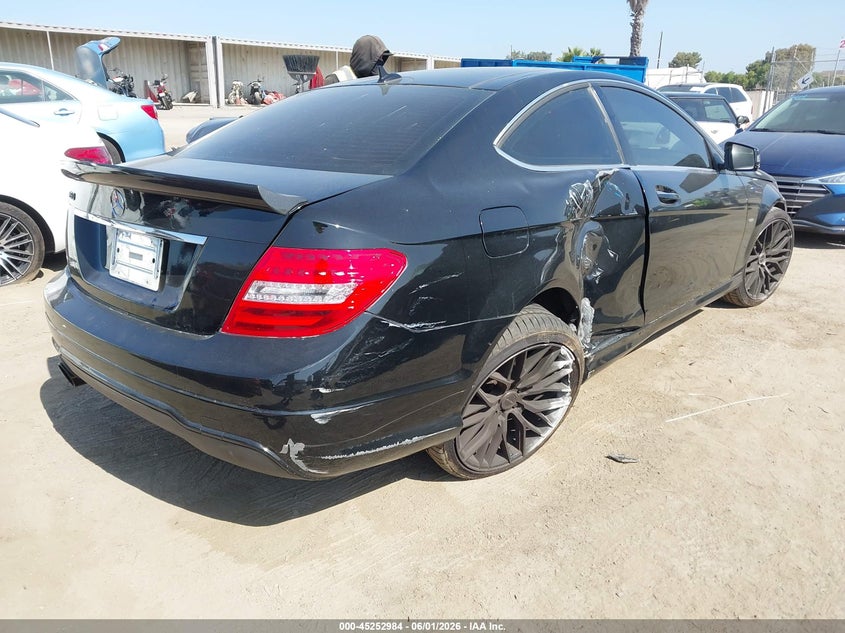 2012 Mercedes-benz C-klasse VIN WDDGJ4HB6CF770848 IAAI salvage auction — LEFT & RIGHT, Salvage Title, sold $1,125 on 2026-07-08 (photo 4)