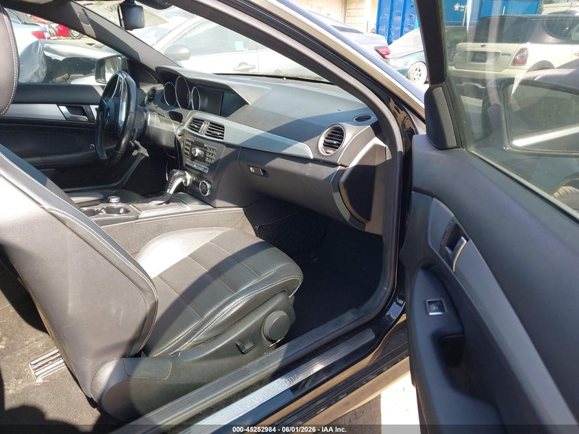 2012 Mercedes-benz C-klasse VIN WDDGJ4HB6CF770848 IAAI salvage auction — LEFT & RIGHT, Salvage Title, sold $1,125 on 2026-07-08 (photo 5)