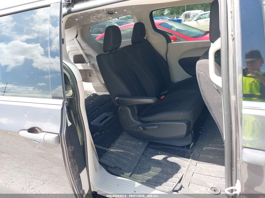 2021 Chrysler Voyager VIN 2C4RC1AG9MR562345 IAAI salvage auction — HAIL, Salvage Title, sold $7,550 on 2026-07-13 (photo 8)