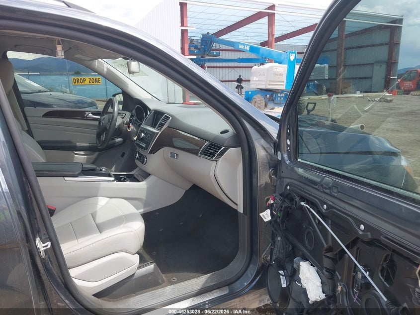 2015 Mercedes-benz M-klasse VIN 4JGDA5HB5FA442045 IAAI salvage auction — RIGHT SIDE, Salvage (Montana), sold $4,300 on 2026-07-22 (photo 5)