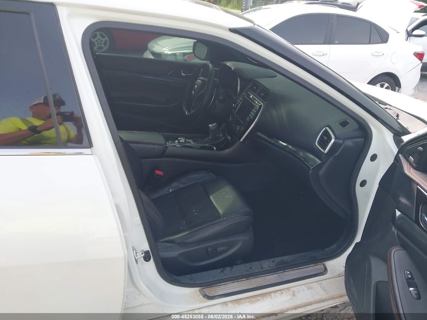 2019 Nissan Maxima VIN 1N4AA6AV2KC375698 IAAI salvage auction — WATER/FLOOD, Salvage (Mississippi), sold $7,100 on 2026-07-31 (photo 5)