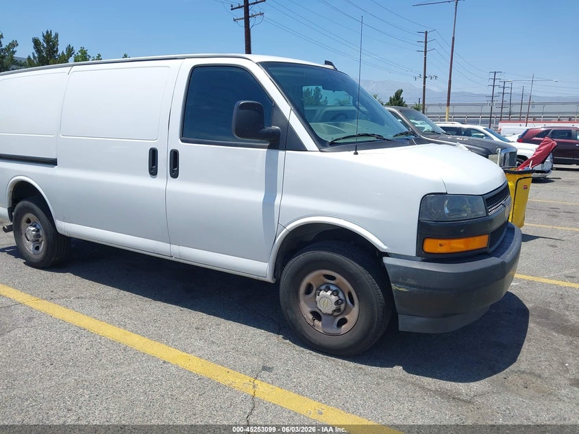 2024 Chevrolet Express VIN 1GCWGAFP8R1252067 — IAAI salvage auction photo