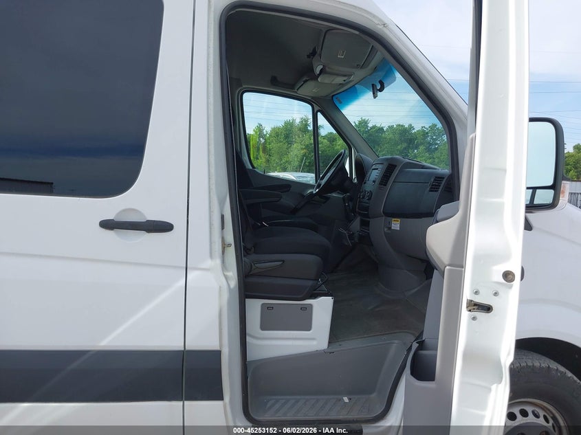 2017 Freightliner Sprinter VIN WDYPF4CCXHP527528 IAAI salvage auction — SIDE, Sf97 (Missouri), sold $19,250 on 2026-07-09 (photo 5)