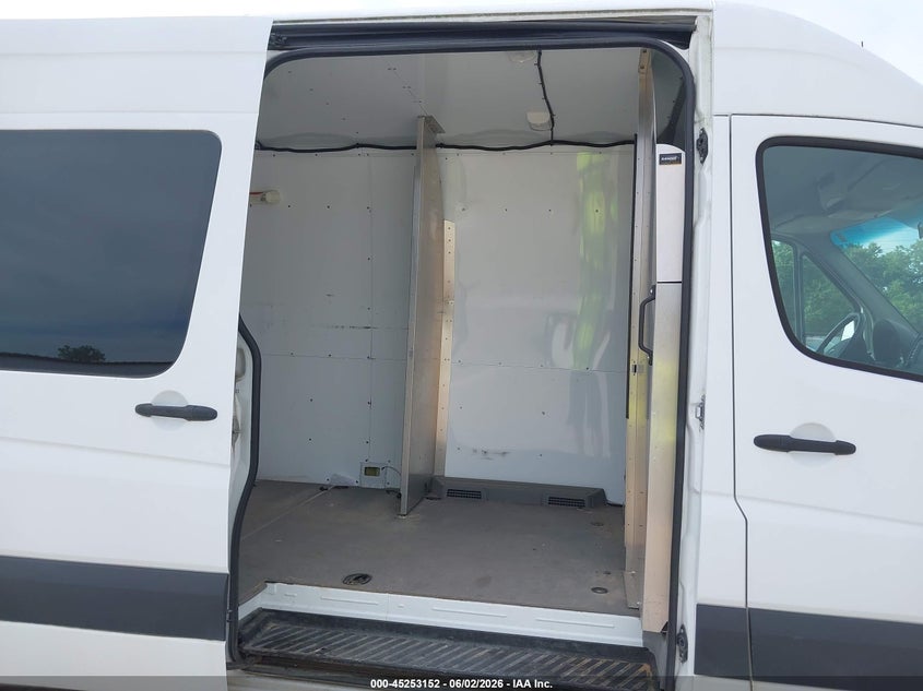 2017 Freightliner Sprinter VIN WDYPF4CCXHP527528 IAAI salvage auction — SIDE, Sf97 (Missouri), sold $19,250 on 2026-07-09 (photo 8)