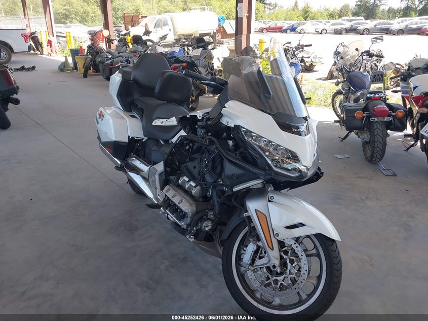 2018 Honda Gl1800c VIN JH2SC7909JK001866 IAAI salvage auction — LEFT & RIGHT, Salvage Title, sold $8,350 on 2026-07-15 (photo 1)