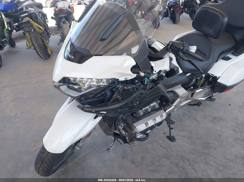 2018 Honda Gl1800c VIN JH2SC7909JK001866 IAAI salvage auction — LEFT & RIGHT, Salvage Title, sold $8,350 on 2026-07-15 (photo 2)