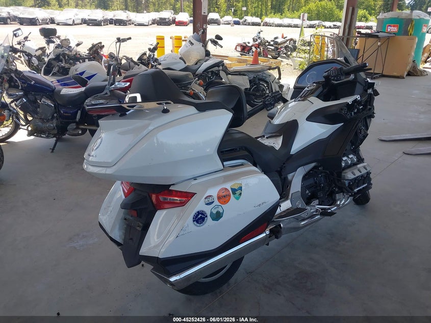 2018 Honda Gl1800c VIN JH2SC7909JK001866 IAAI salvage auction — LEFT & RIGHT, Salvage Title, sold $8,350 on 2026-07-15 (photo 4)
