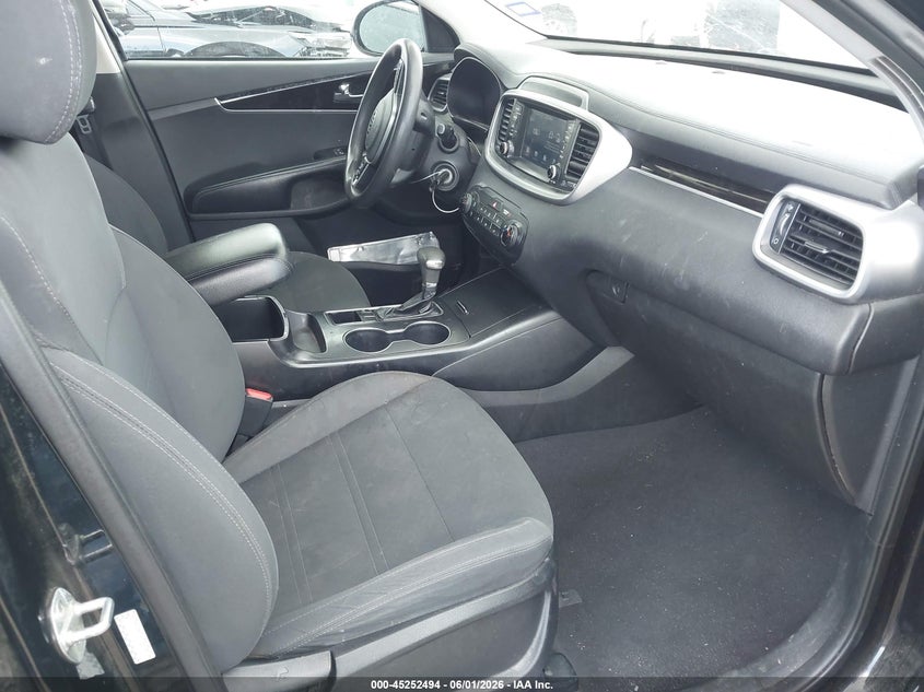 2019 Kia Sorento VIN 5XYPG4A37KG567667 IAAI salvage auction — LEFT SIDE, Salvage Title, sold $2,850 on 2026-07-29 (photo 5)