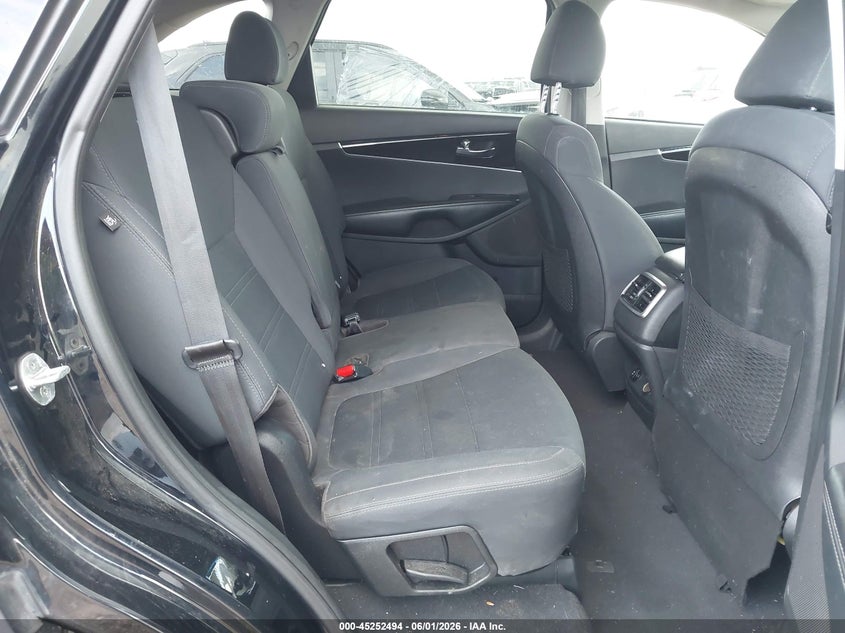 2019 Kia Sorento VIN 5XYPG4A37KG567667 IAAI salvage auction — LEFT SIDE, Salvage Title, sold $2,850 on 2026-07-29 (photo 8)