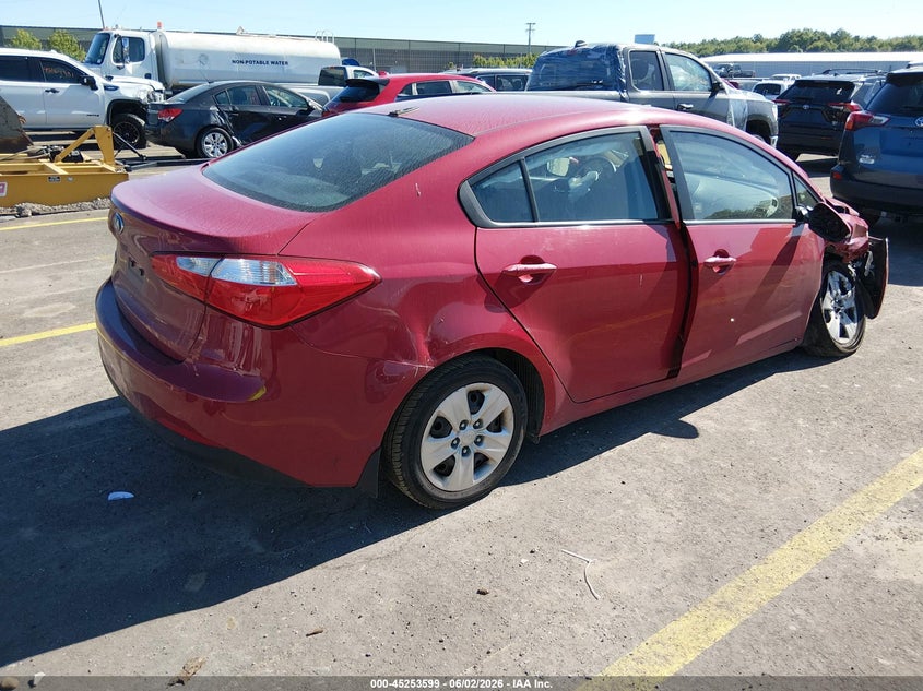 2015 Kia Forte VIN KNAFX4A61F5332330 IAAI salvage auction — FRONT END, Salvage Title, sold $550 on 2026-08-01 (photo 4)