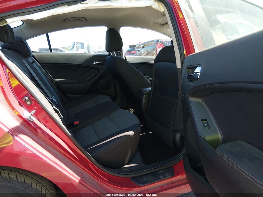 2015 Kia Forte VIN KNAFX4A61F5332330 IAAI salvage auction — FRONT END, Salvage Title, sold $550 on 2026-08-01 (photo 8)
