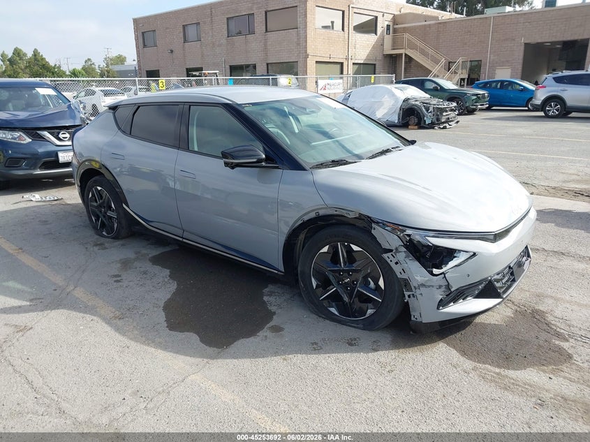 2025 Kia Ev6 VIN 5XYC34JA1SG012660 IAAI salvage auction — RIGHT FRONT, Salvage Title, sold $15,900 on 2026-07-24 (photo 1)