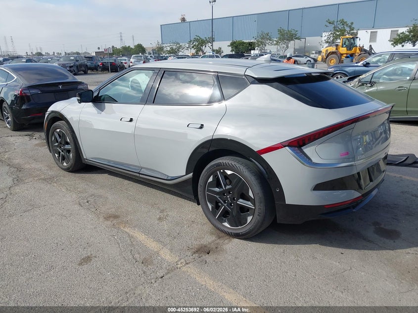 2025 Kia Ev6 VIN 5XYC34JA1SG012660 IAAI salvage auction — RIGHT FRONT, Salvage Title, sold $15,900 on 2026-07-24 (photo 3)