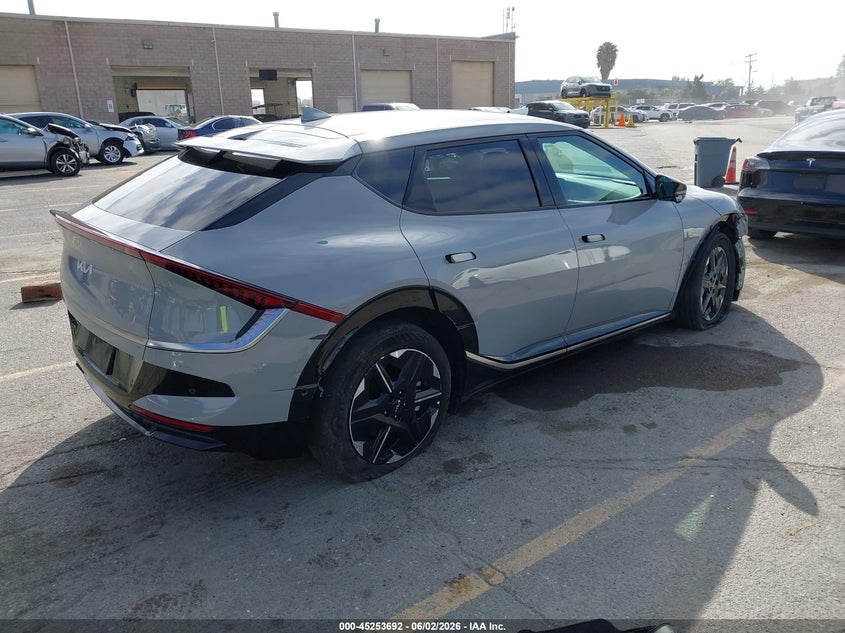 2025 Kia Ev6 VIN 5XYC34JA1SG012660 IAAI salvage auction — RIGHT FRONT, Salvage Title, sold $15,900 on 2026-07-24 (photo 4)