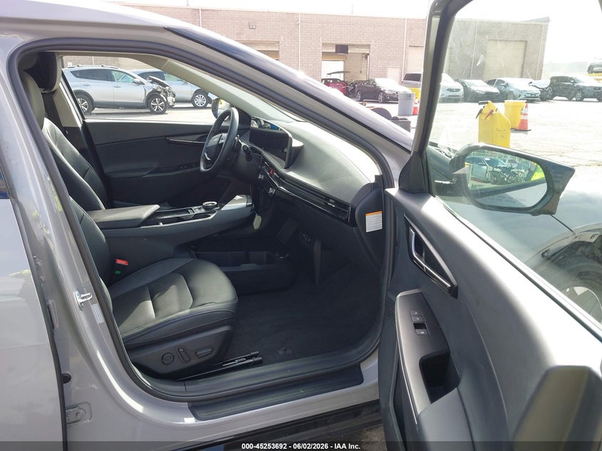 2025 Kia Ev6 VIN 5XYC34JA1SG012660 IAAI salvage auction — RIGHT FRONT, Salvage Title, sold $15,900 on 2026-07-24 (photo 5)