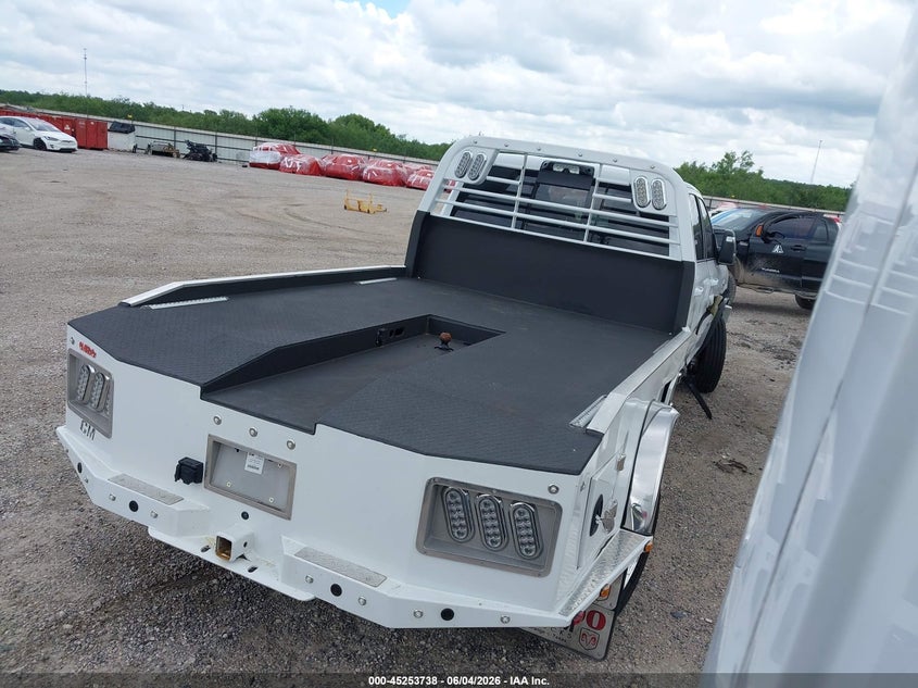 2025 Ram 5500 VIN 3C7WRNEL5SG587233 IAAI salvage auction — SIDE, Salvage Title, sold $32,350 on 2026-07-28 (photo 4)
