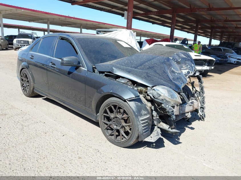 2013 Mercedes-benz C-klasse VIN WDDGF4HBXDG088763 IAAI salvage auction — FRONT END, Salvage Title, sold $450 on 2026-07-14 (photo 1)