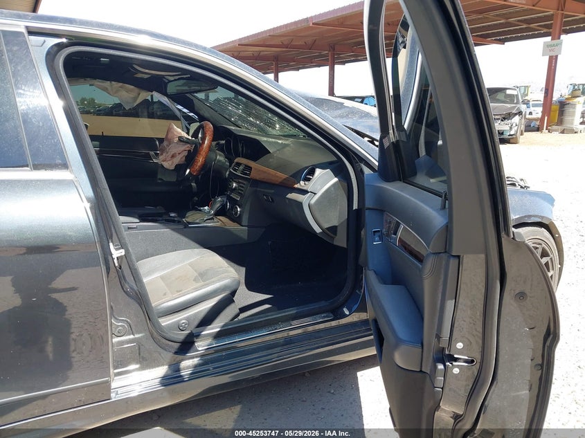 2013 Mercedes-benz C-klasse VIN WDDGF4HBXDG088763 IAAI salvage auction — FRONT END, Salvage Title, sold $450 on 2026-07-14 (photo 5)