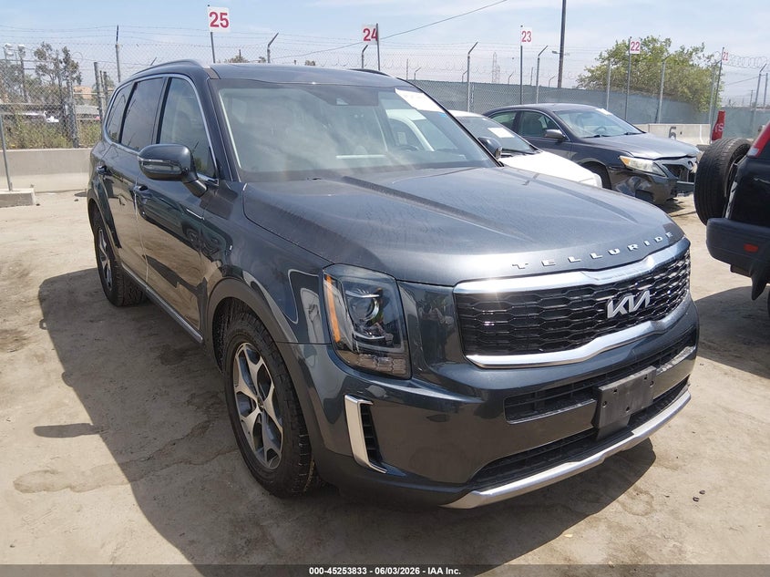 2022 Kia Telluride VIN 5XYP34HC2NG272420 IAAI salvage auction — SIDE, Salvage Title, sold $5,325 on 2026-07-22 (photo 1)