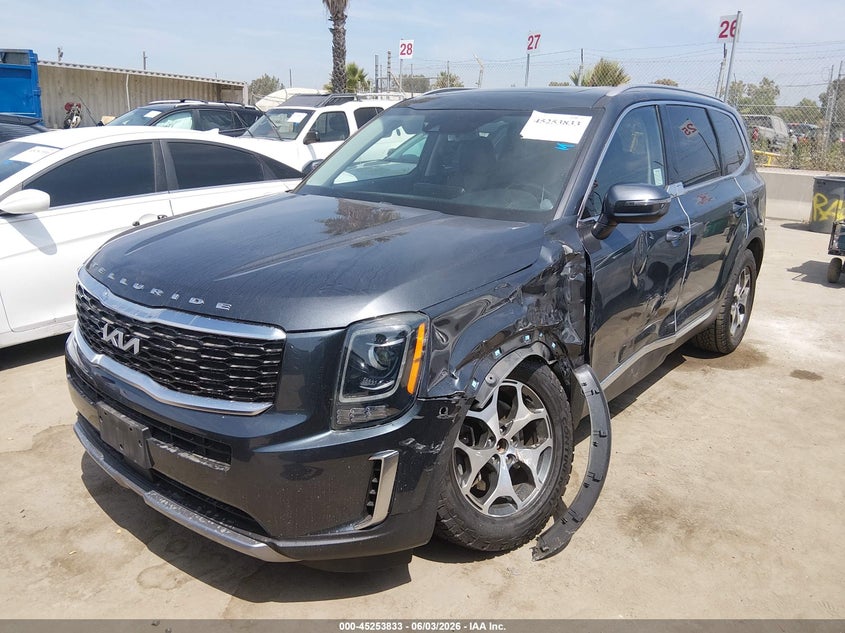 2022 Kia Telluride VIN 5XYP34HC2NG272420 IAAI salvage auction — SIDE, Salvage Title, sold $5,325 on 2026-07-22 (photo 2)