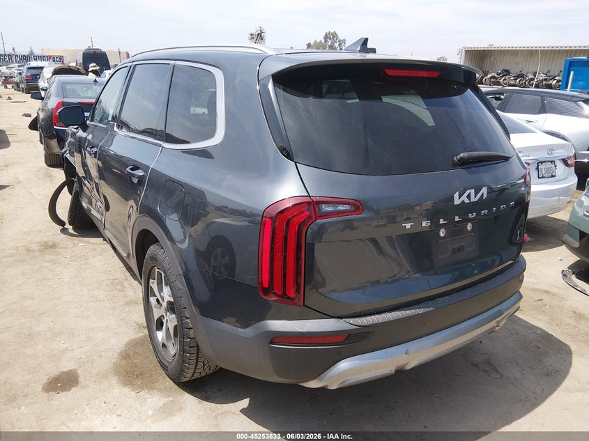 2022 Kia Telluride VIN 5XYP34HC2NG272420 IAAI salvage auction — SIDE, Salvage Title, sold $5,325 on 2026-07-22 (photo 3)