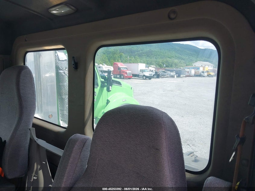 2012 Freightliner Cascadia 113 VIN 1FUBGADV9CSBS4949 IAAI salvage auction — SIDE, Clear (Pennsylvania), sold $2,025 on 2026-07-08 (photo 6)