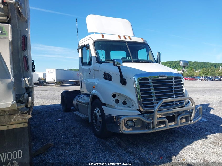 2012 Freightliner Cascadia 113 VIN 1FUBGADV9CSBS4949 IAAI salvage auction — SIDE, Clear (Pennsylvania), sold $2,025 on 2026-07-08 (photo 1)