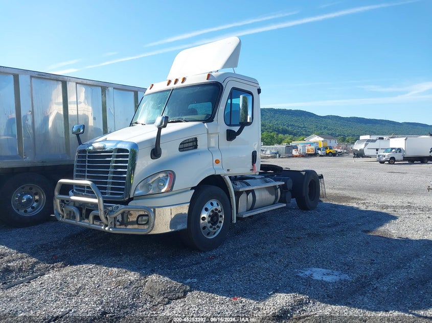 2012 Freightliner Cascadia 113 VIN 1FUBGADV9CSBS4949 IAAI salvage auction — SIDE, Clear (Pennsylvania), sold $2,025 on 2026-07-08 (photo 2)