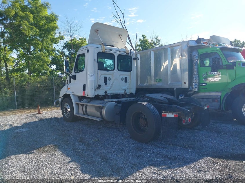 2012 Freightliner Cascadia 113 VIN 1FUBGADV9CSBS4949 IAAI salvage auction — SIDE, Clear (Pennsylvania), sold $2,025 on 2026-07-08 (photo 3)