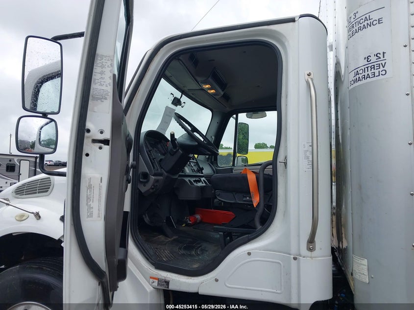 2019 Freightliner M2 106 VIN 1FVACXFC4KHKK4533 IAAI salvage auction — SIDE, Clear (Indiana), sold $13,400 on 2026-07-15 (photo 6)