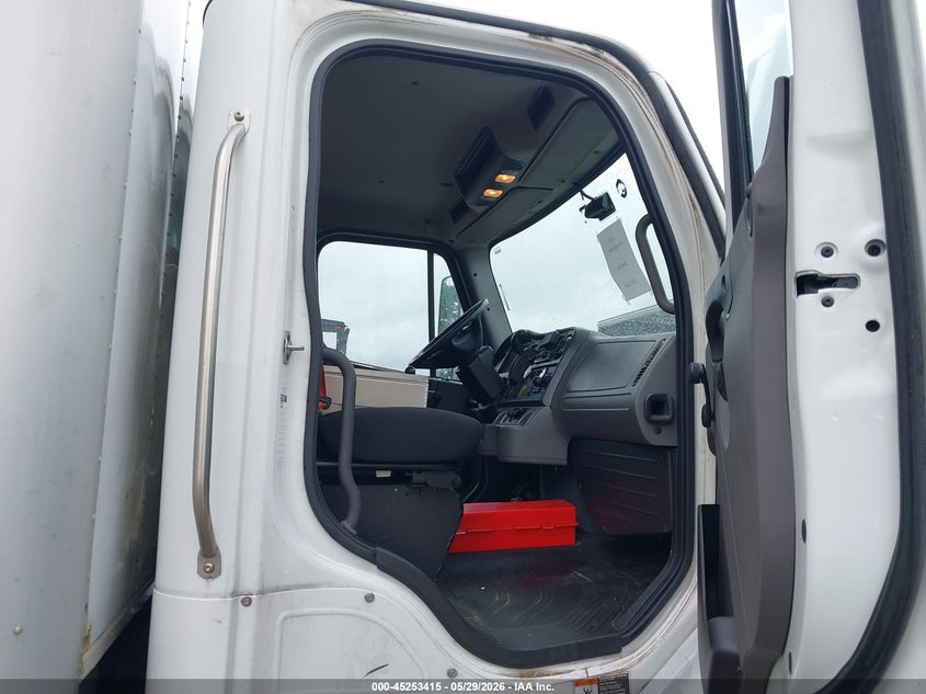 2019 Freightliner M2 106 VIN 1FVACXFC4KHKK4533 IAAI salvage auction — SIDE, Clear (Indiana), sold $13,400 on 2026-07-15 (photo 7)