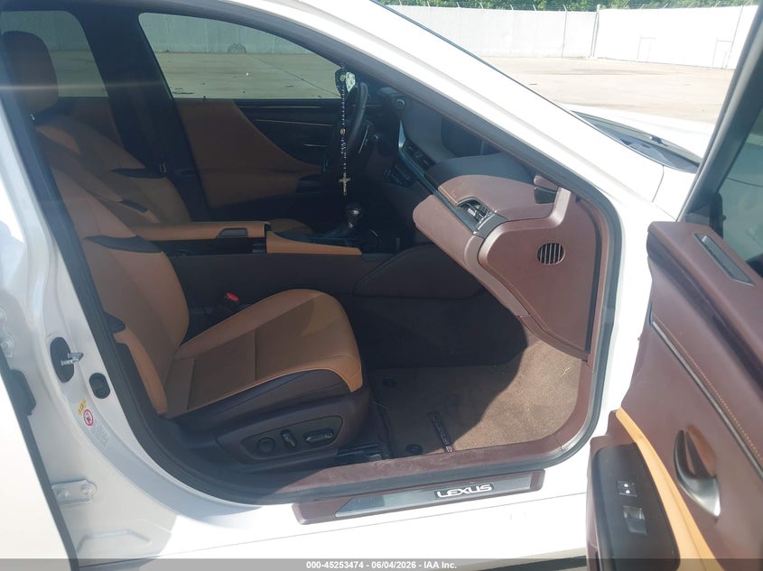2019 Lexus ES VIN 58ABZ1B1XKU042783 IAAI salvage auction — LEFT FRONT, Salvage Title, sold $13,500 on 2026-07-31 (photo 5)