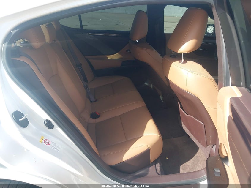 2019 Lexus ES VIN 58ABZ1B1XKU042783 IAAI salvage auction — LEFT FRONT, Salvage Title, sold $13,500 on 2026-07-31 (photo 8)
