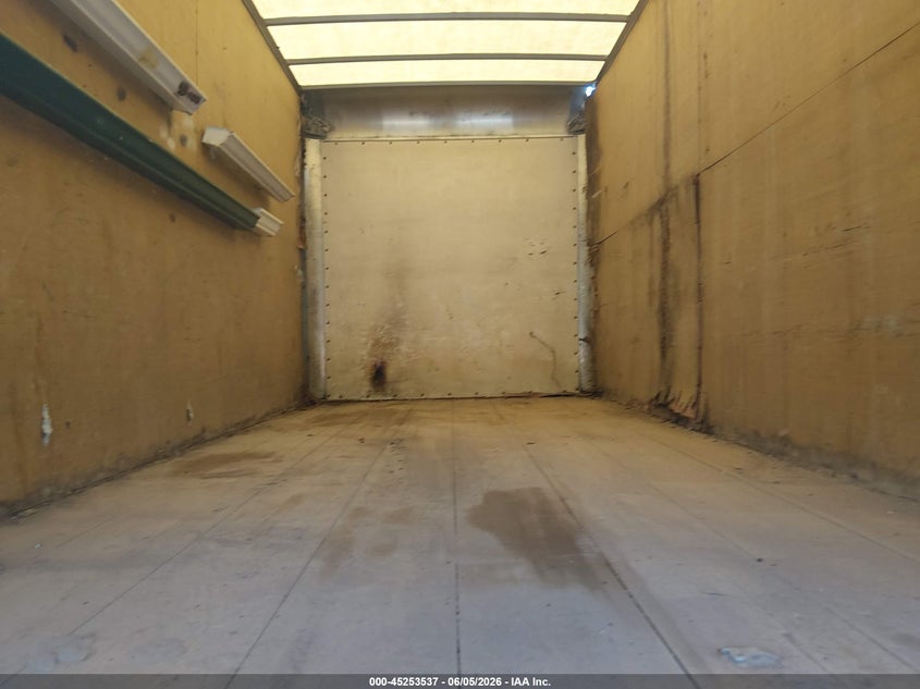 2015 Isuzu VIN JALC4W166F7005404 IAAI salvage auction — LEFT & RIGHT, Salvage Title, sold $4,500 on 2026-09-09 (photo 6)