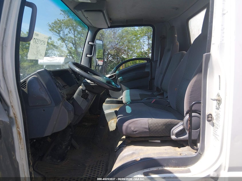 2015 Isuzu VIN JALC4W166F7005404 IAAI salvage auction — LEFT & RIGHT, Salvage Title, sold $4,500 on 2026-09-09 (photo 7)