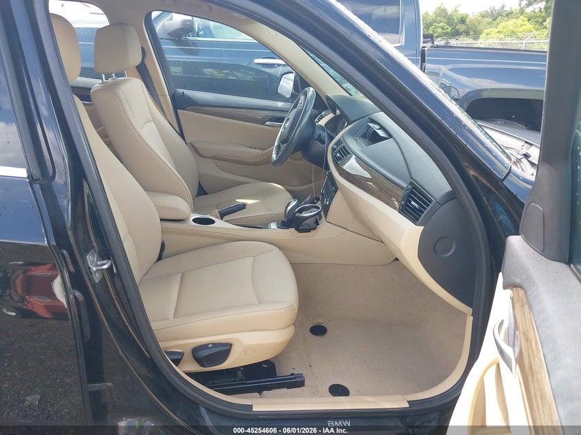 2013 BMW X1 VIN WBAVM1C50DVW45227 IAAI salvage auction — REAR END, Salvage Title, sold $1,100 on 2026-07-14 (photo 5)