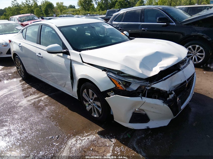 2019 Nissan Altima VIN 1N4BL4BV8KC156326 IAAI salvage auction — FRONT END, Salvage Title, sold $2,400 on 2026-07-31 (photo 1)