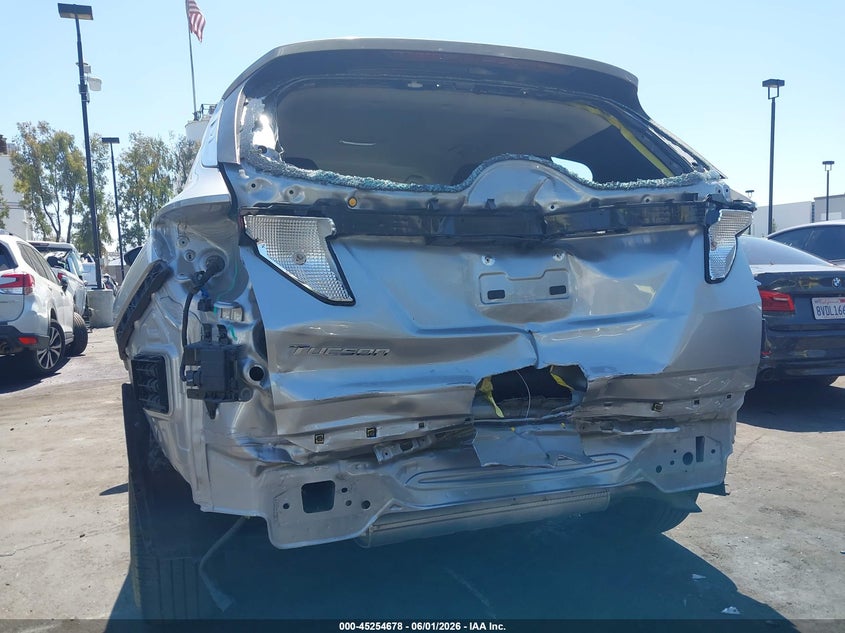 2023 Hyundai Tucson VIN 5NMJA3AE9PH232250 IAAI salvage auction — FRONT & REAR, Salvage Title, sold $5,450 on 2026-07-10 (photo 6)