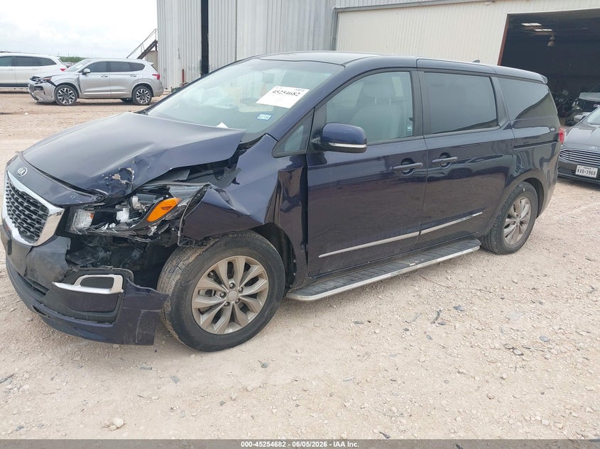 2021 Kia SEDONA VIN KNDMB5C16M6673777 IAAI salvage auction — LEFT FRONT, Salvage Title, sold $2,900 on 2026-09-03 (photo 2)
