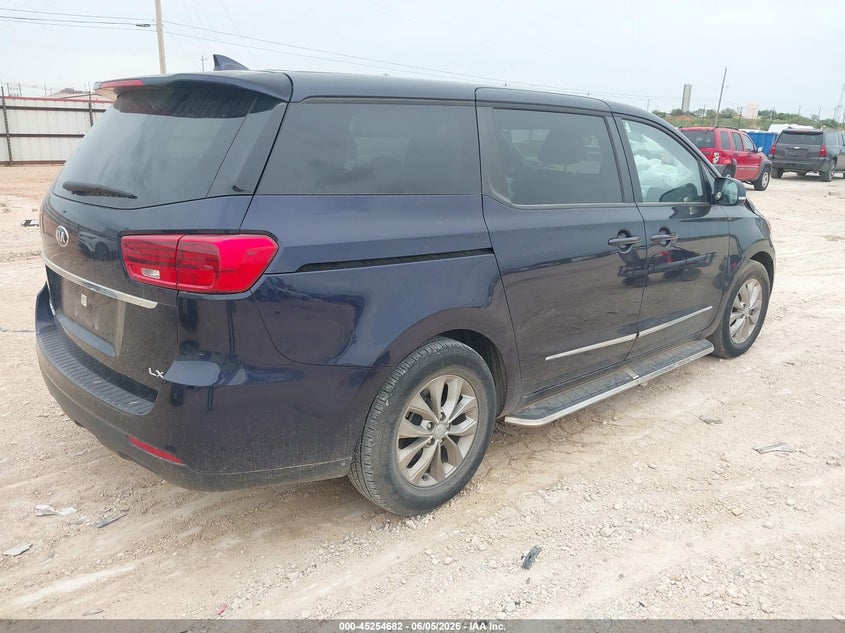 2021 Kia SEDONA VIN KNDMB5C16M6673777 IAAI salvage auction — LEFT FRONT, Salvage Title, sold $2,900 on 2026-09-03 (photo 4)