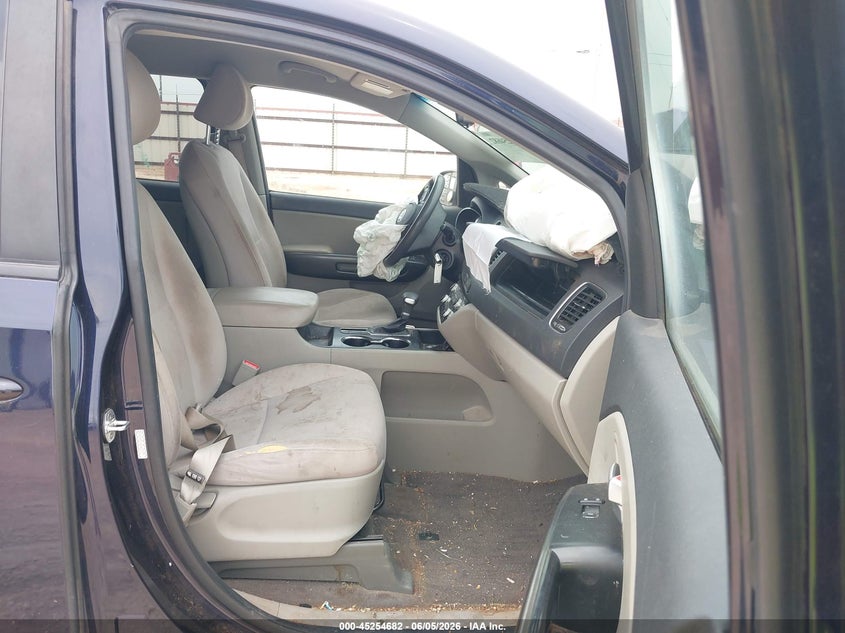 2021 Kia SEDONA VIN KNDMB5C16M6673777 IAAI salvage auction — LEFT FRONT, Salvage Title, sold $2,900 on 2026-09-03 (photo 5)