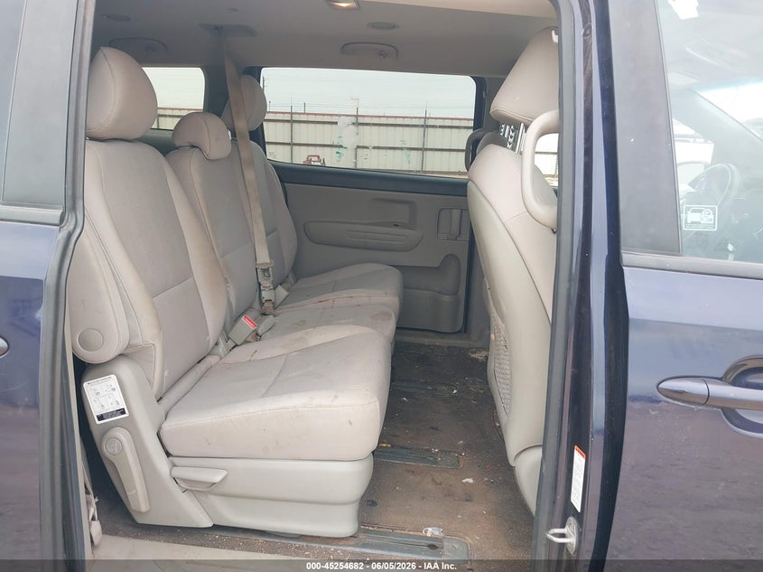 2021 Kia SEDONA VIN KNDMB5C16M6673777 IAAI salvage auction — LEFT FRONT, Salvage Title, sold $2,900 on 2026-09-03 (photo 8)