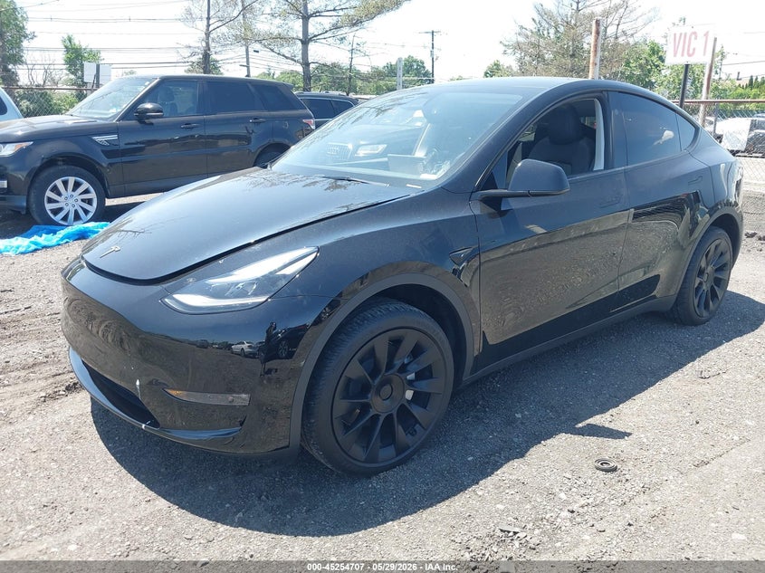 2024 Tesla Model y VIN 7SAYGDEE3RA244587 IAAI salvage auction — RIGHT FRONT, Salvage (New Jersey), sold $15,800 on 2026-08-30 (photo 2)