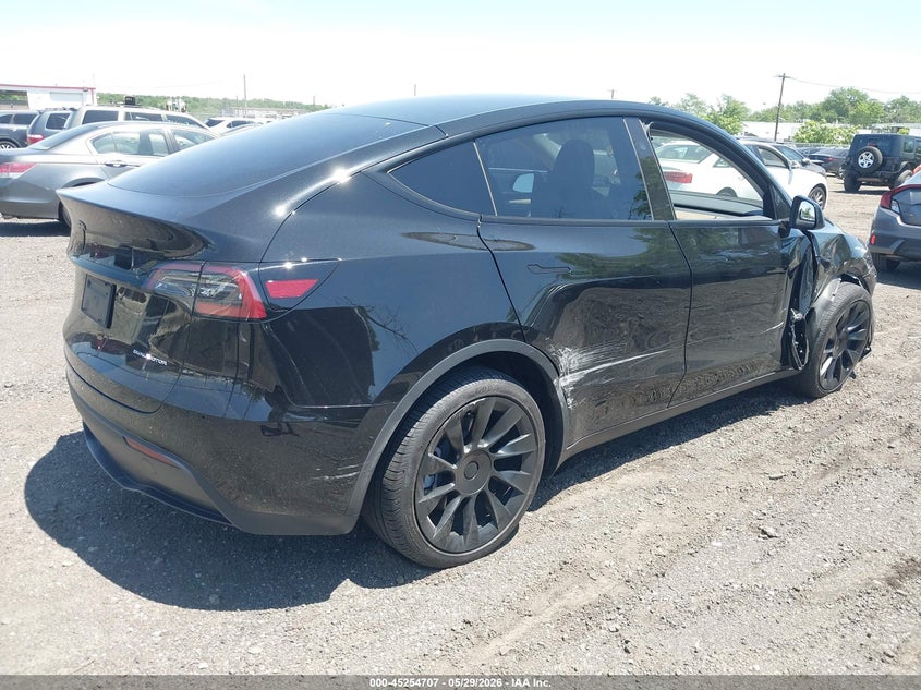 2024 Tesla Model y VIN 7SAYGDEE3RA244587 IAAI salvage auction — RIGHT FRONT, Salvage (New Jersey), sold $15,800 on 2026-08-30 (photo 4)