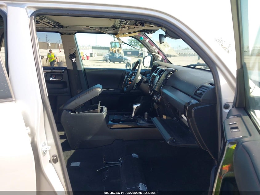 2021 Toyota 4runner VIN JTERU5JR4M5928145 IAAI salvage auction — THEFT, Salvage (California), sold $18,450 on 2026-07-08 (photo 5)