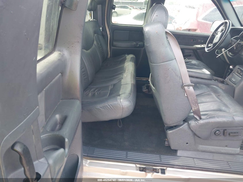 2000 Chevrolet Silverado 2500 VIN 1GCGK29U0YE350897 IAAI salvage auction — FRONT END, Salvage (Missouri), sold $750 on 2026-07-11 (photo 8)
