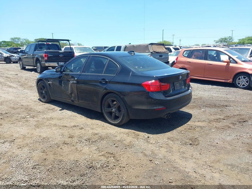 2014 BMW 3er VIN WBA3C1C52EK105391 IAAI salvage auction — LEFT SIDE, Salvage (Hawaii), sold $150 on 2026-07-28 (photo 3)
